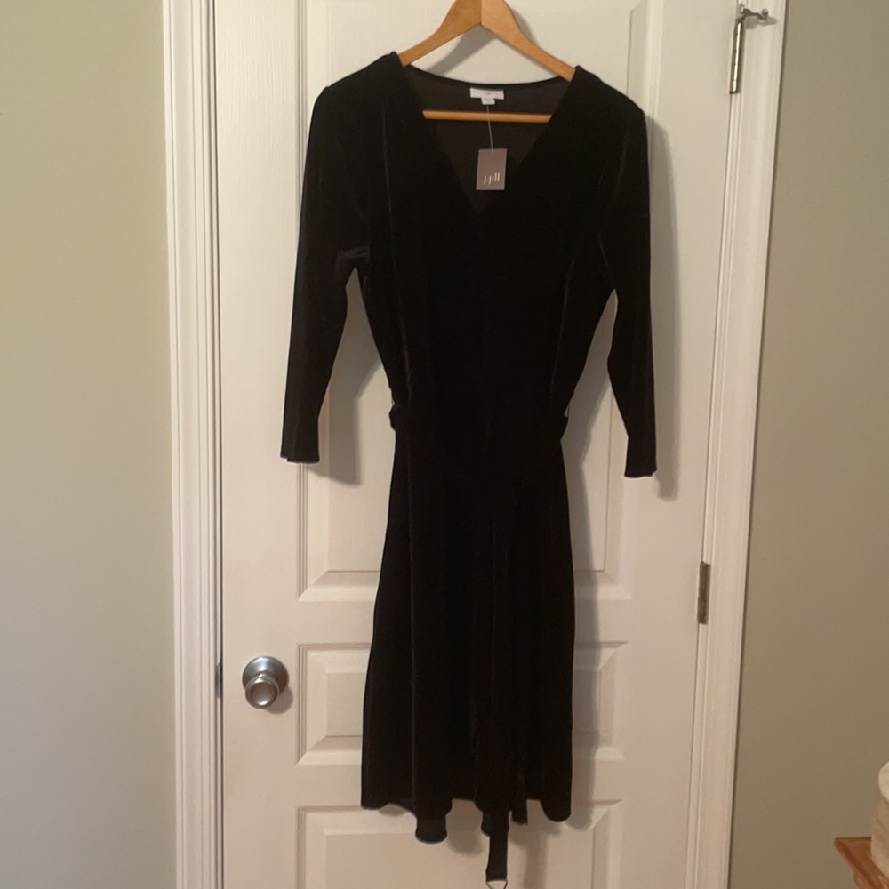 NEW w/ TAGS. J Jill black faux velvet dress, perfect for the upcoming holidays.